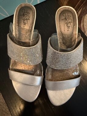 LIFE STRIDE SILVER FORMAL SANDALS SIZE 8M